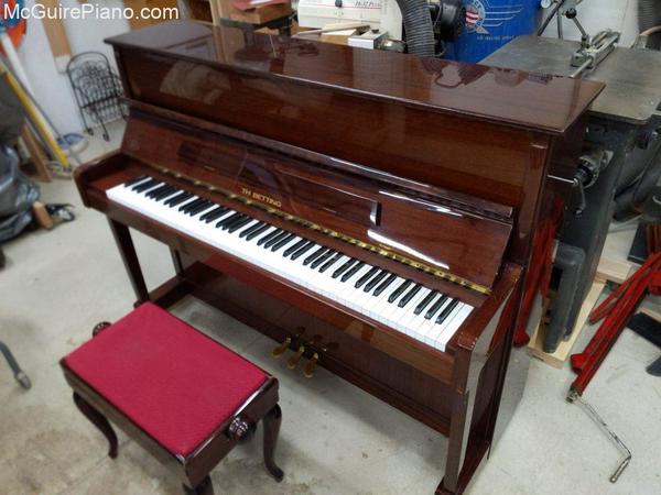 Th Betting Studio Piano